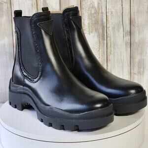 NEW - GUESS Women's Yesses Triple Triangle Lug Sole Chelsea Boots- Size 10 M